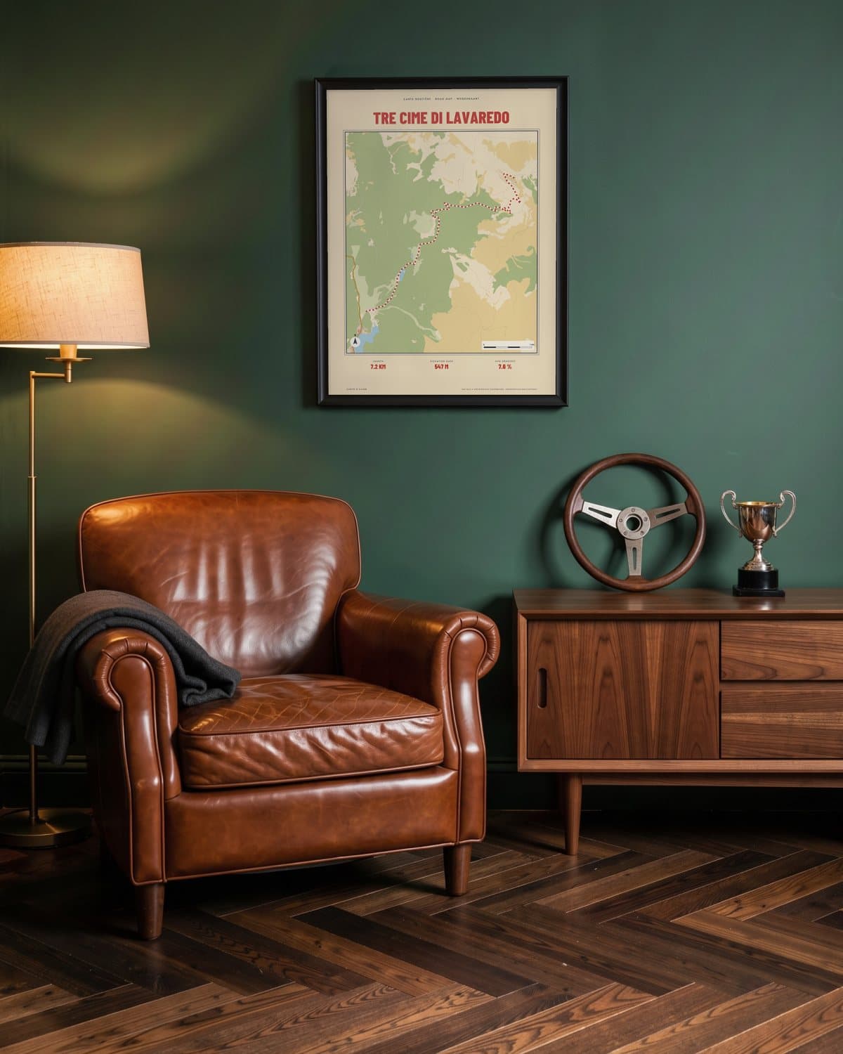 Tre Cime di Lavaredo Carte Routière kaartposter in een zwarte lijst (45 × 60 cm) in een groene leeskamer