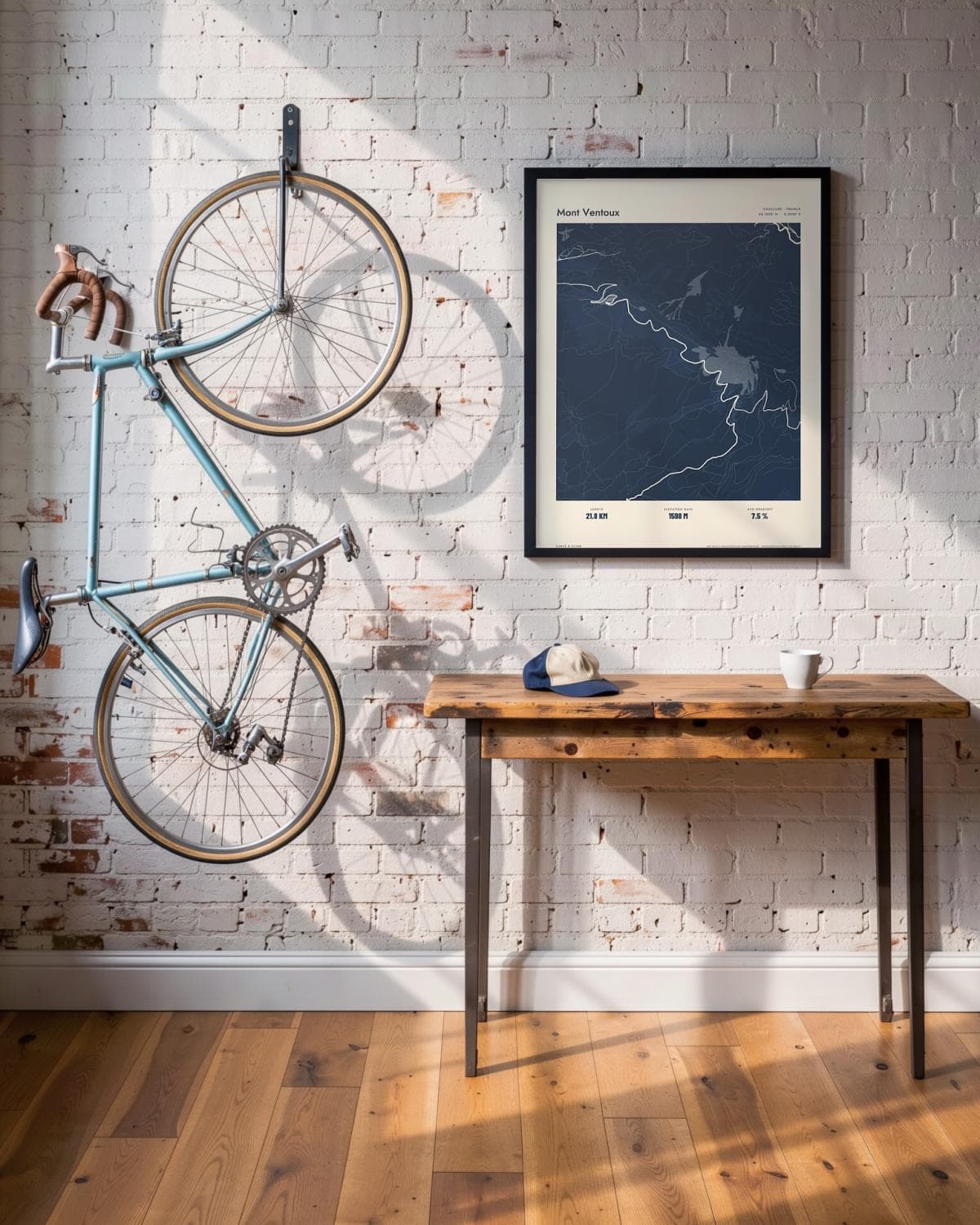 Mont Ventoux Atlas Navy kaartposter in een zwarte lijst (45 × 60 cm) in een loft met een klassieke racefiets