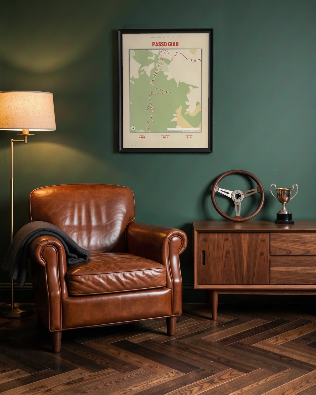 Passo Giau Carte Routière kaartposter in een zwarte lijst (45 × 60 cm) in een groene leeskamer
