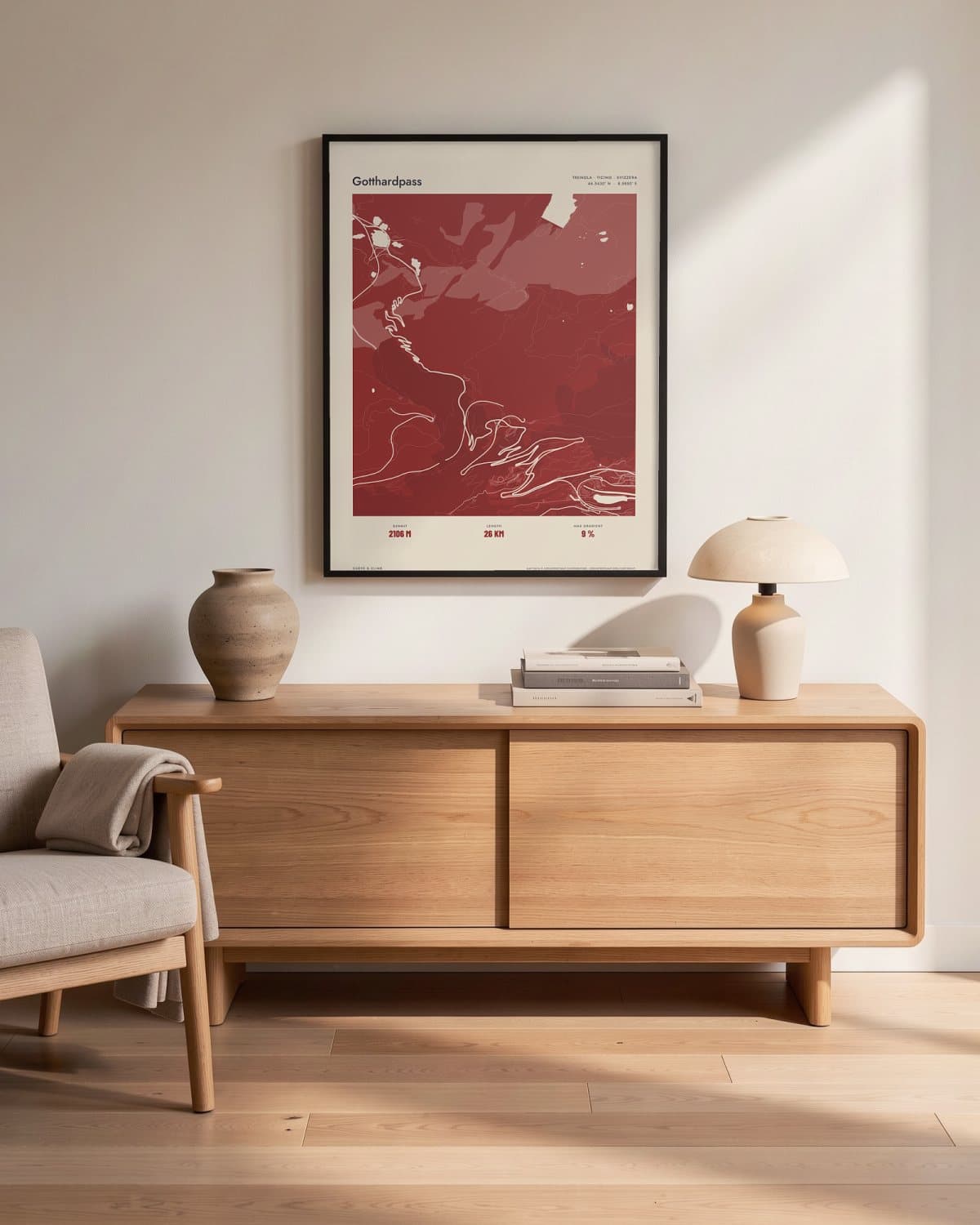 Gotthardpass Atlas Deep Red kaartposter in een zwarte lijst (45 × 60 cm) in een woonkamer