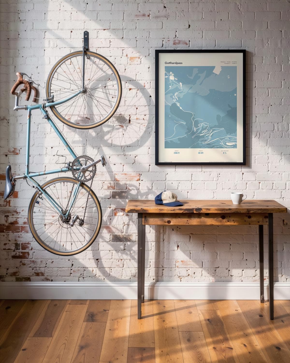 Gotthardpass Atlas Dusky Blue kaartposter in een zwarte lijst (45 × 60 cm) in een loft met een klassieke racefiets