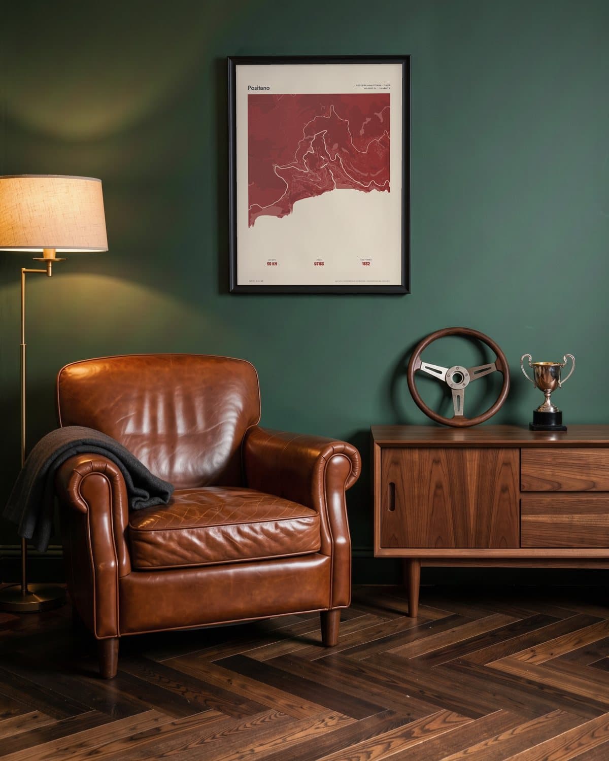 Positano Atlas Deep Red kaartposter in een zwarte lijst (45 × 60 cm) in een groene leeskamer