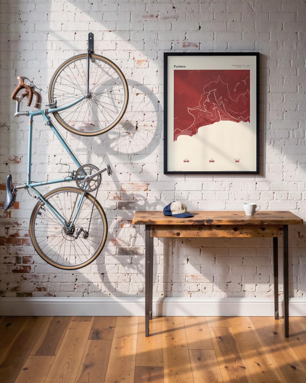 Positano Atlas Deep Red kaartposter in een zwarte lijst (45 × 60 cm) in een loft met een klassieke racefiets