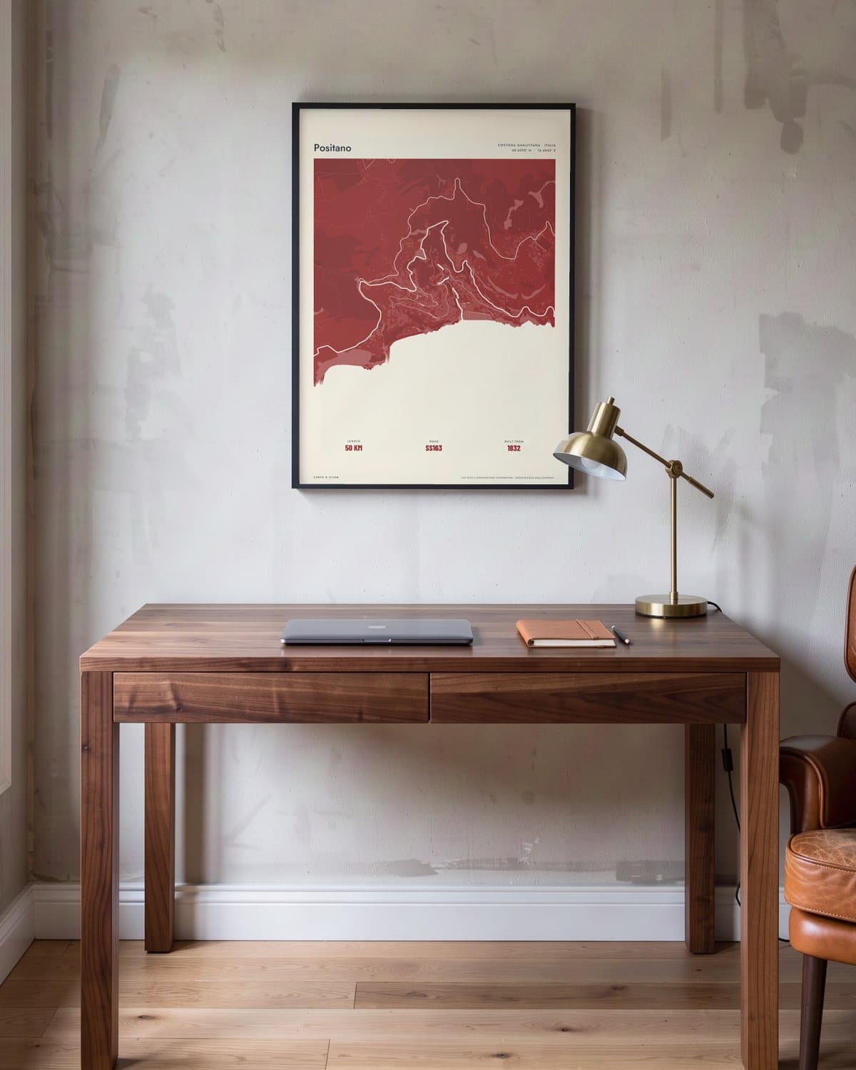Positano Atlas Deep Red kaartposter in een zwarte lijst (45 × 60 cm) in een werkkamer