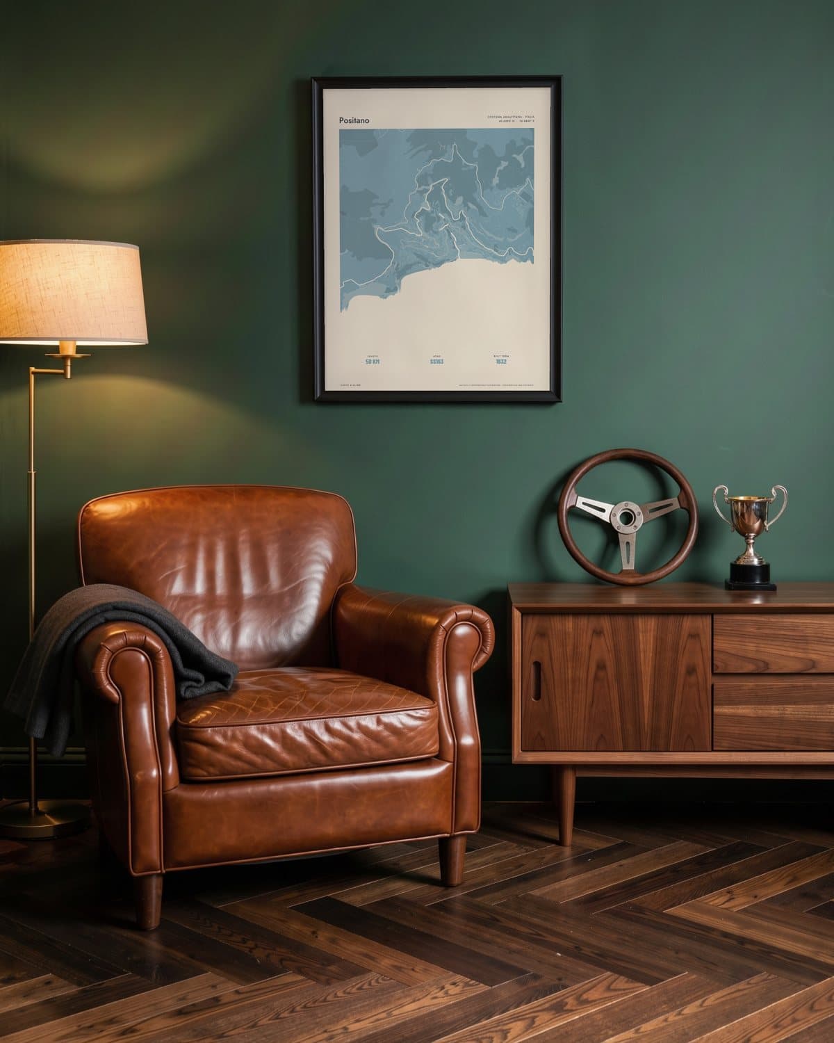 Positano Atlas Dusky Blue kaartposter in een zwarte lijst (45 × 60 cm) in een groene leeskamer
