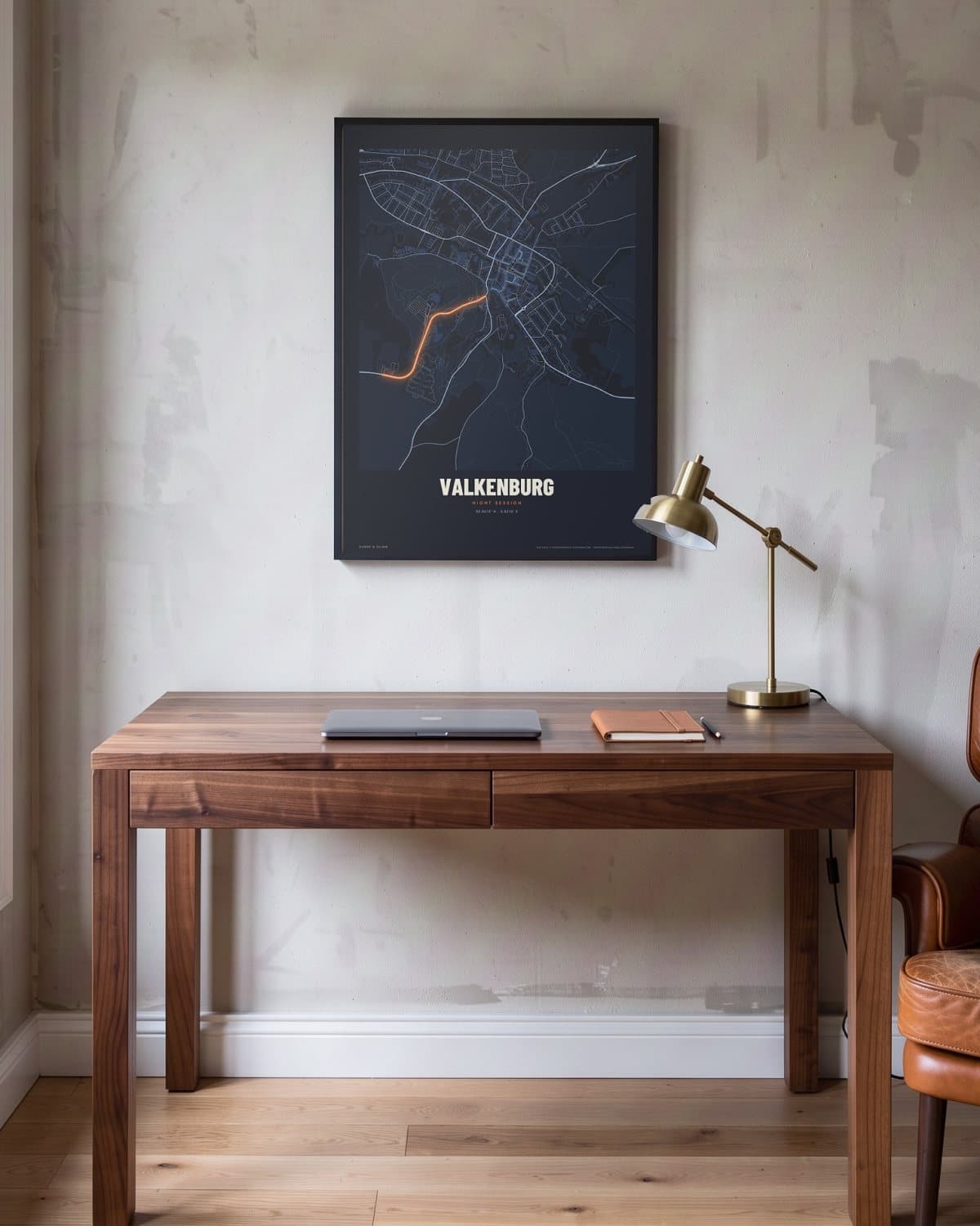 Valkenburg Night Session kaartposter in een zwarte lijst (45 × 60 cm) in een werkkamer