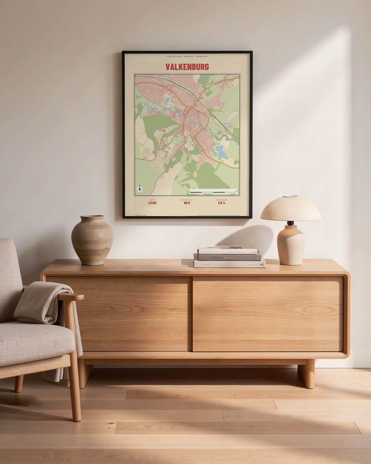 Valkenburg Carte Routière kaartposter in een zwarte lijst (45 × 60 cm) in een woonkamer